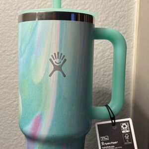 Hydro Flask Traveler Tumbler 40 oz Stainless Steel Vacuum Insulated w/Straw